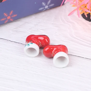 1Pcs Mini Kūrybinės Mielas Lėlių Porceliano Raudona Kalėdų Kojinės Batai Šluota Miniatiūriniai Lėlių Aksesuarai Vaikams Žaisti Žaislai